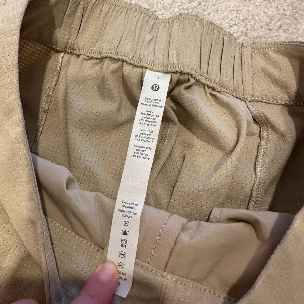 Lululemon Ventlight Cargo Mid Rise Crop 26